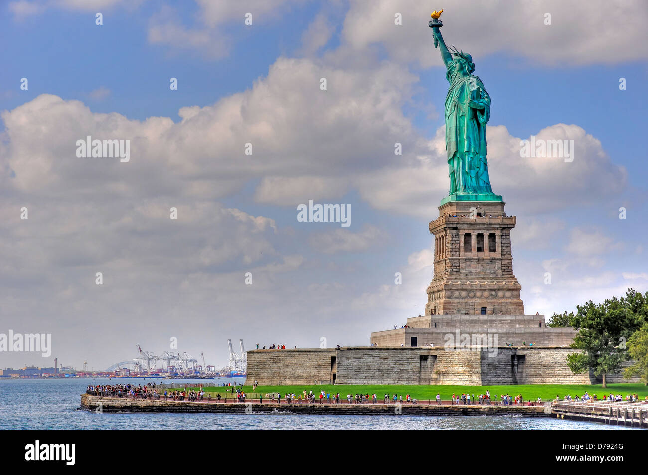 Statue of Liberty, New York from river cruise boat Stock Photo Alamy