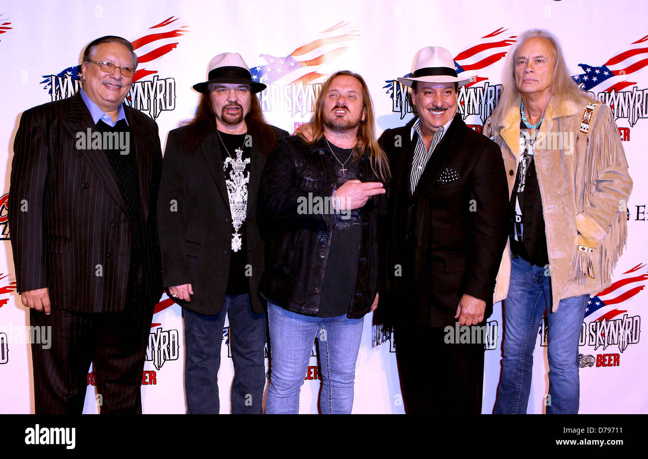 Arturo Sandoval Gary Rossington Johnny Van Zant Carlos Fuente Jr Rickey Medlocke Lynyrd Skynyrd q Beer To Celebrate The Stock Photo Alamy