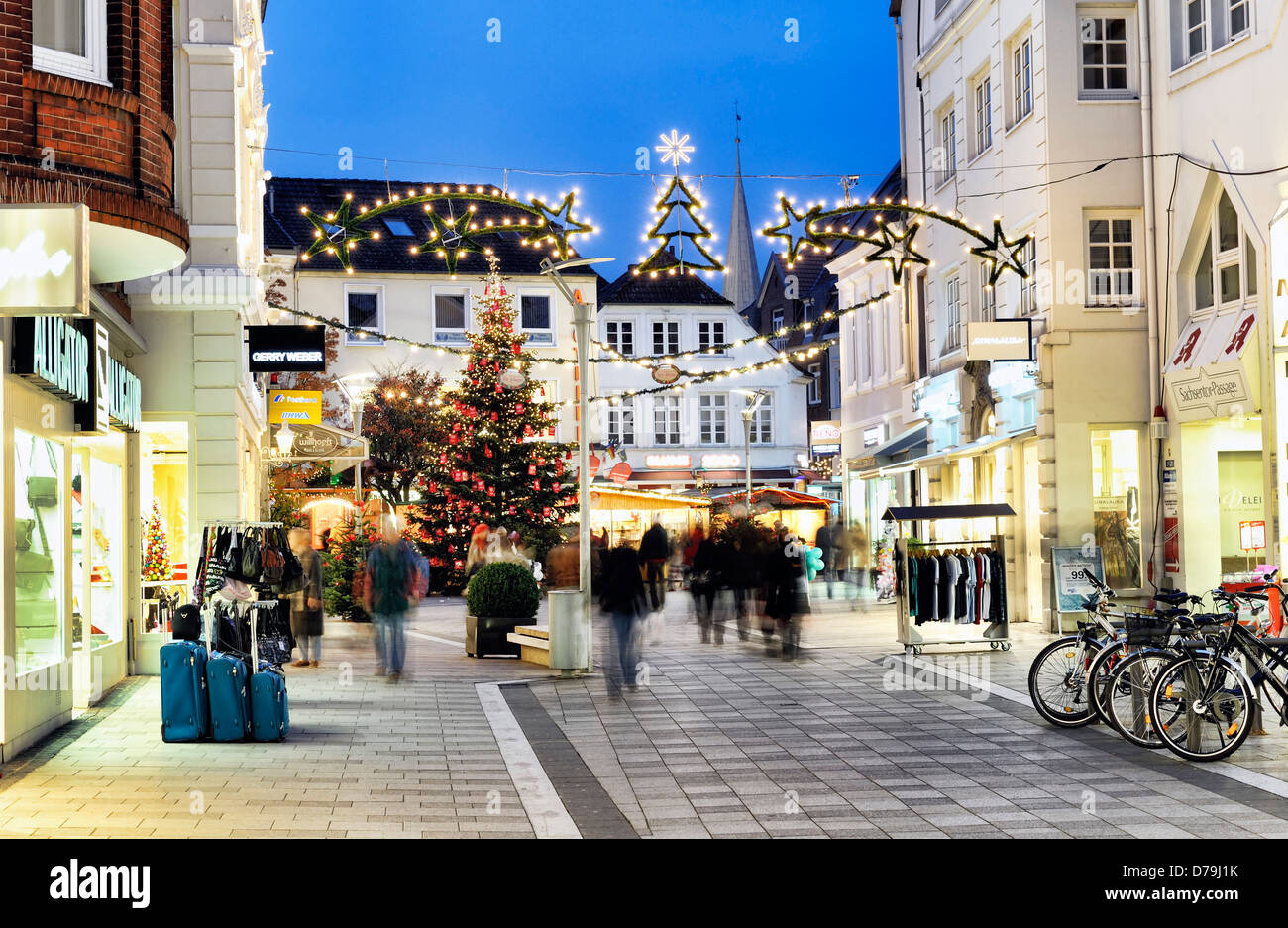 Christmas fair in the Saxon's gate in mountain village, Hamburg, Germany, Europe , Weihnachtsmarkt im Sachsentor in Bergedorf, H Stock Photo