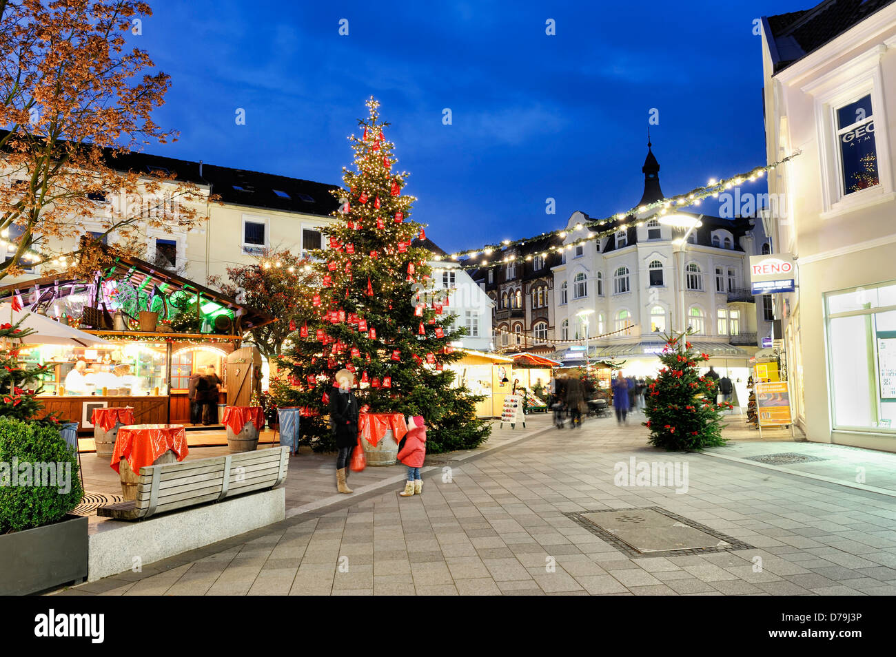 Christmas fair in the Saxon's gate in mountain village, Hamburg, Germany, Europe , Weihnachtsmarkt im Sachsentor in Bergedorf, H Stock Photo