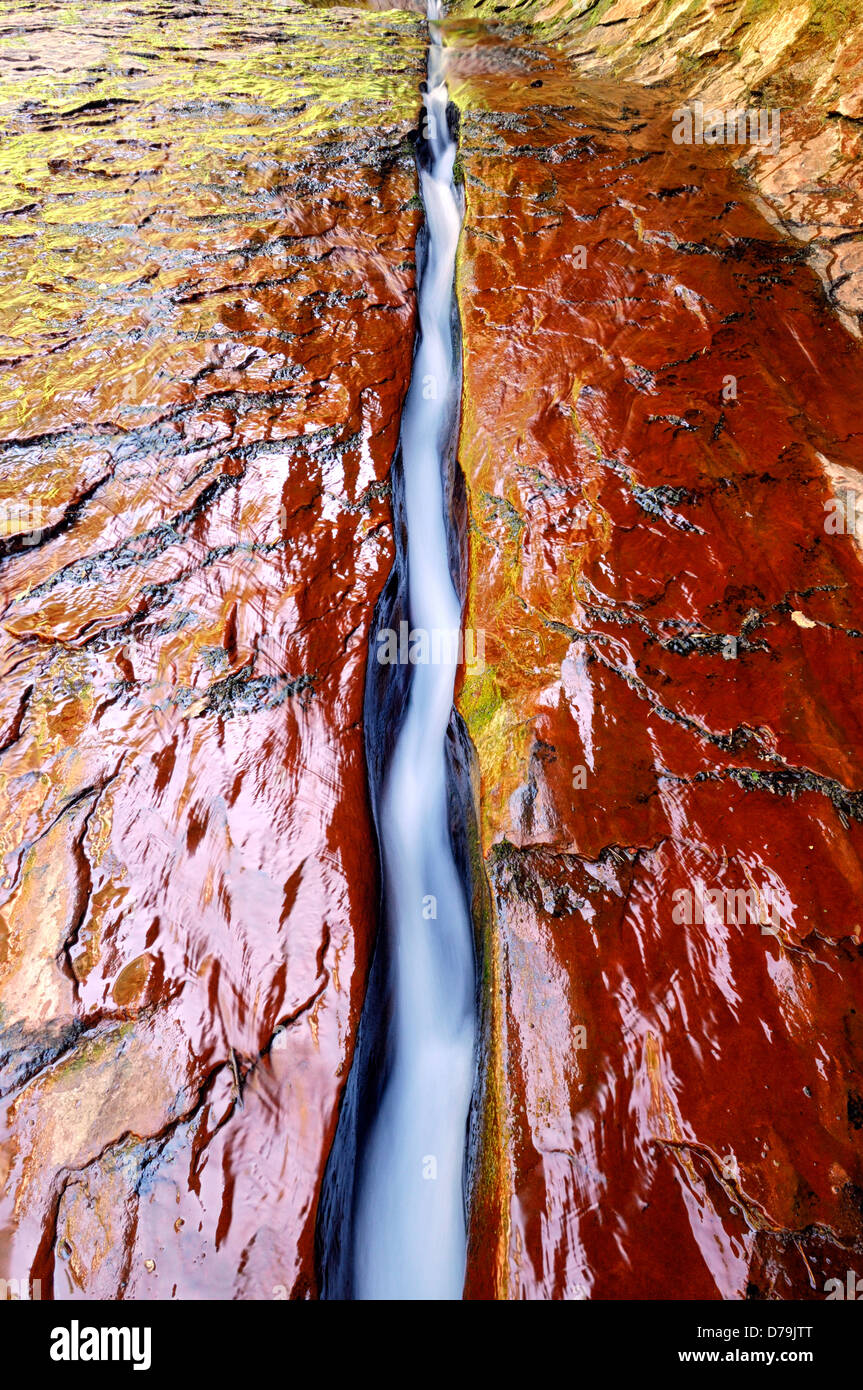 Crack rock hi-res stock photography and images - Alamy