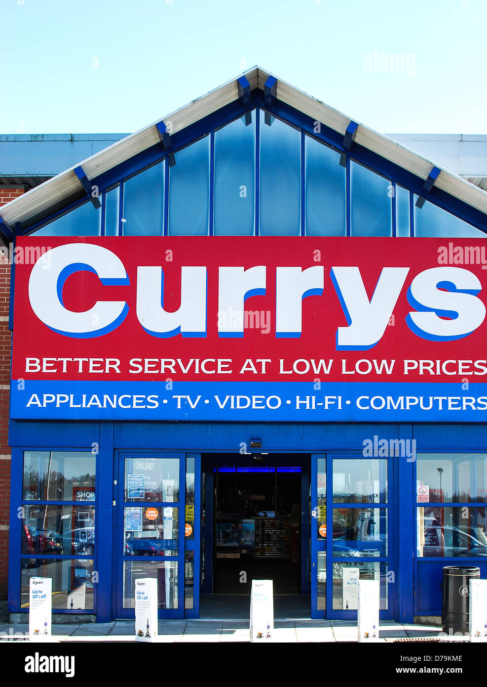 Shop Currys Electrical Goods Hi res Stock Photography And Images Alamy