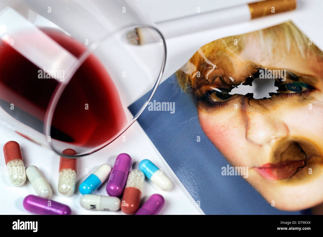 Burnt photo and tablets, borer out syndrome , Verbranntes Foto und Tabletten, Burnout-Syndrom Stock Photo