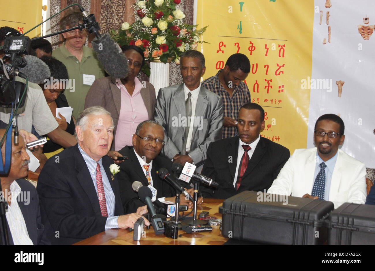 The discoverer of the world famous fossil called 'Lucy', Donald Johanson (L), sits amongst a group of Ethiopian politicians and experts attends a press conference in Addis Ababa, Ethiopia, 1 Mai 2013. The press conference took place on the occasion of the return of Lucy's remains to Ethiopia. The gray boxes on the table contain the remains of Lucy's 3.2 million year old sceleton. Photo: Carola Frentzen Stock Photo