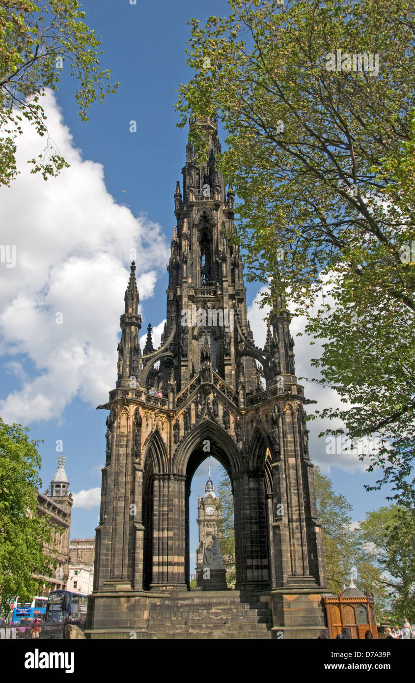 SCOTLAND; EDINBURGH; SIR WALTER SCOTT MEMORIAL IN EAST PRINCES STREET