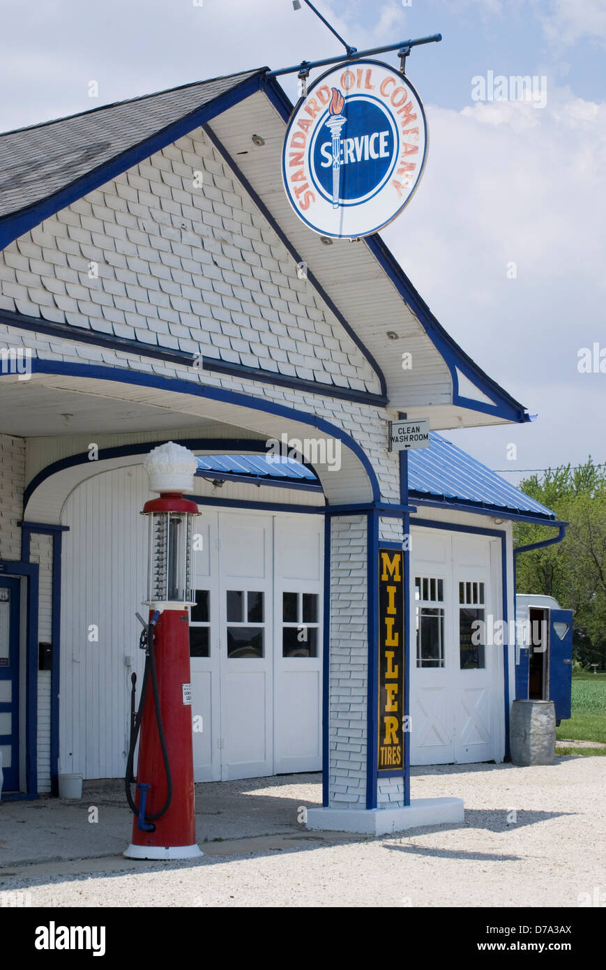 Old Gas Station Illinois Stock Photos & Old Gas Station Illinois Stock