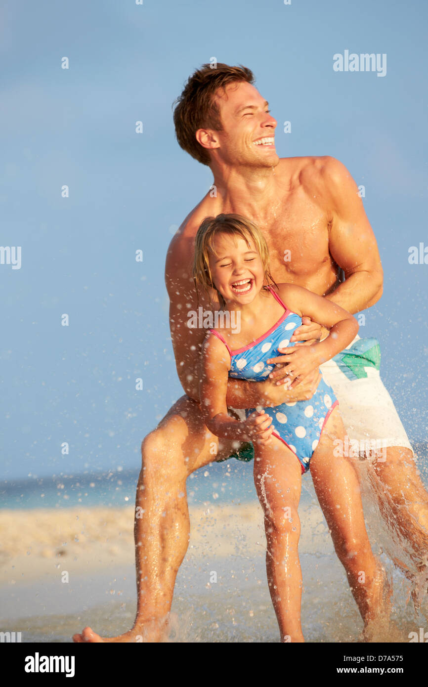 дочка с папой на голом пляже фото 51