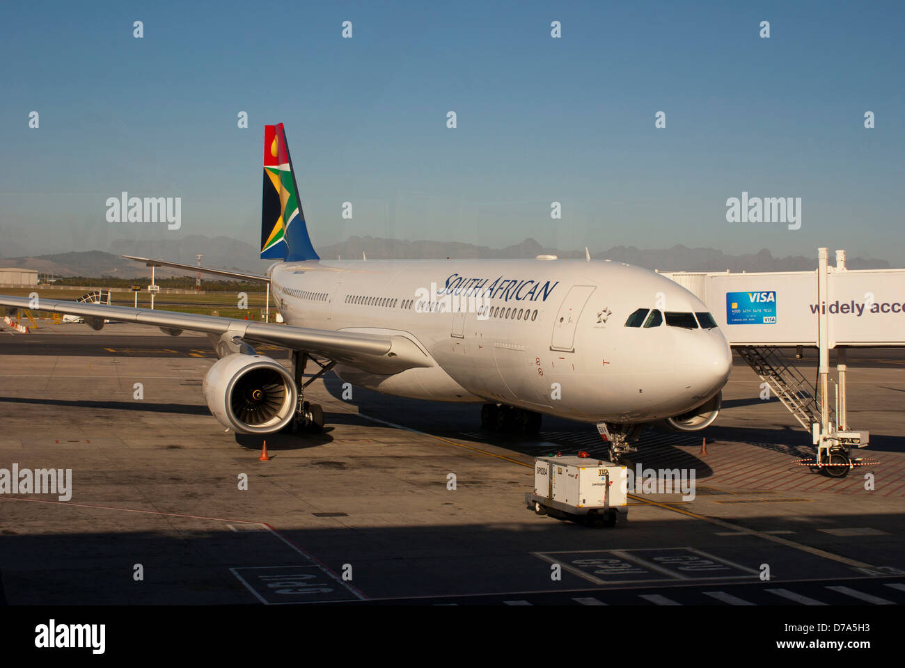 South African airlines aircraft at Cape Town airport Stock Photo - Alamy
