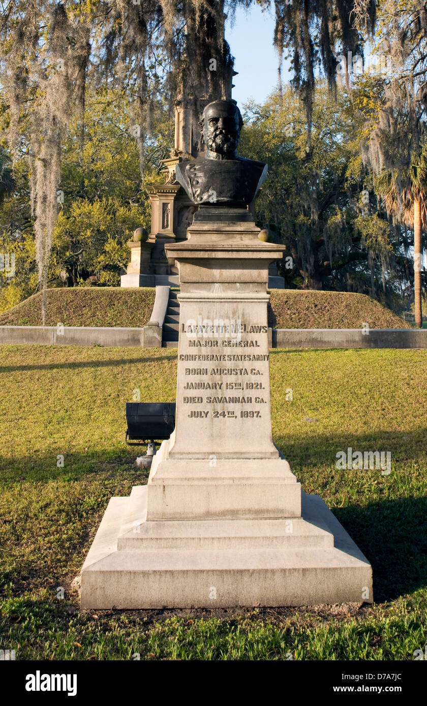 A view of a statue of Lafayette McLaws in Forsyth Park in Savannah, Stock Photo Alamy