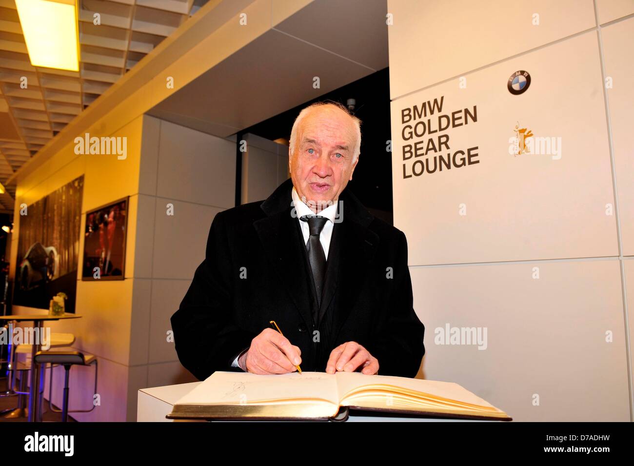 Armin Mueller-Stahl signs the guest book in the BMW Golden Bear Lounge at the Berlinale 2010. Stock Photo