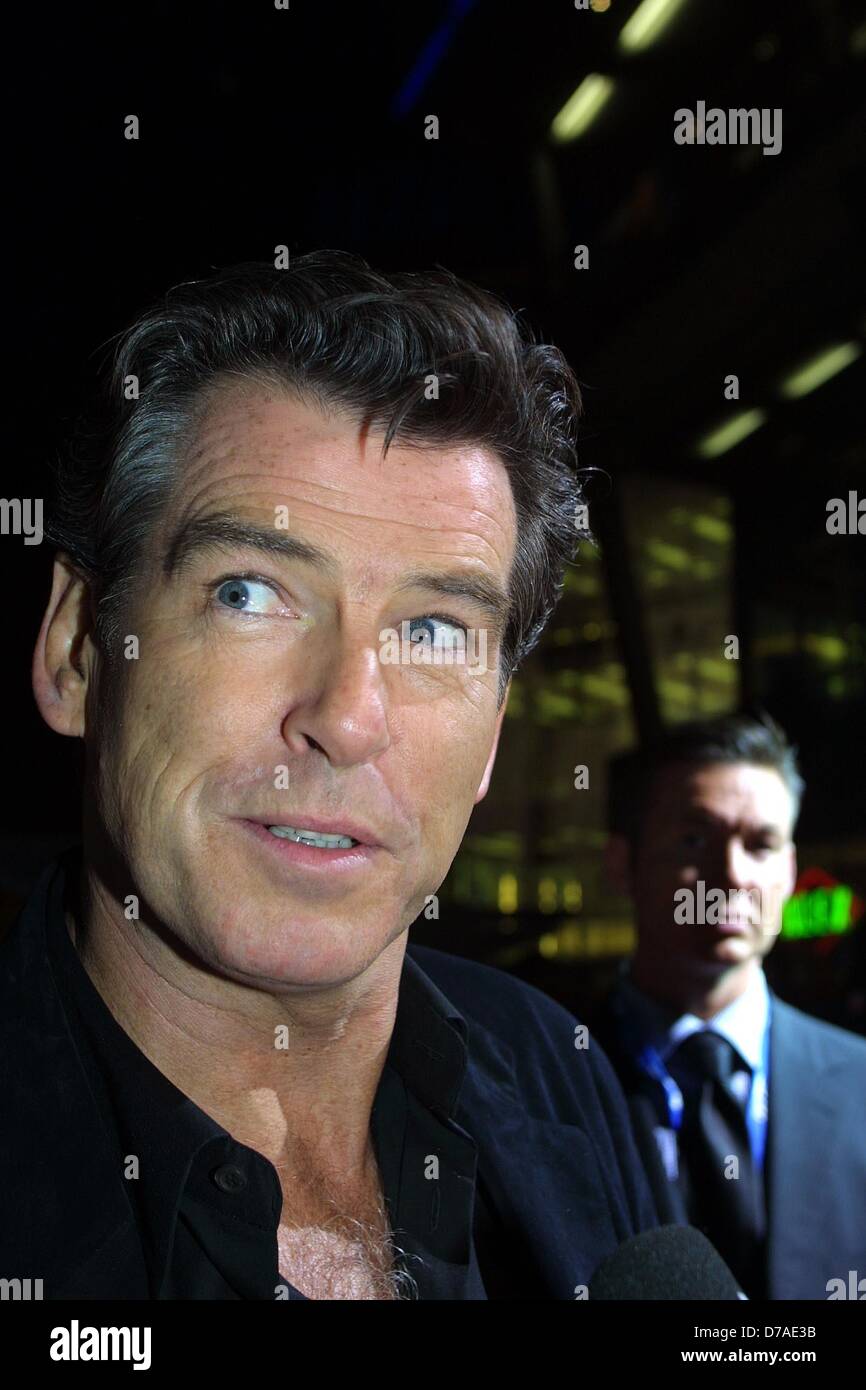 Pierce brosnan james bond die hires stock photography and images Alamy