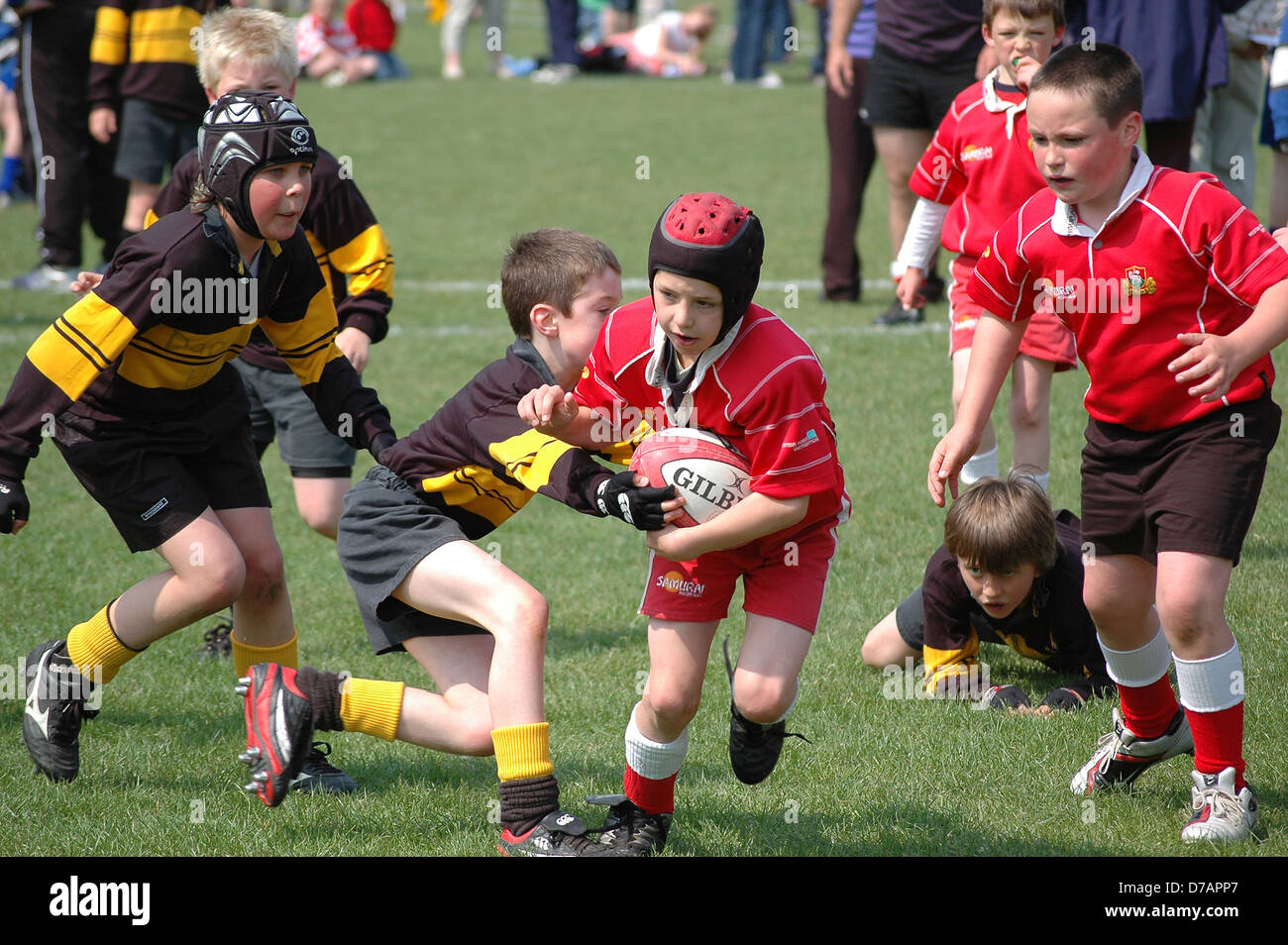 Small boys playing rugby hires stock photography and images Alamy
