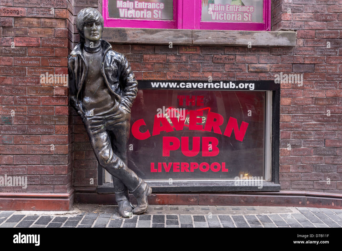 The statue of John Lennon in Mathew Street Liverpool Stock Photo Alamy