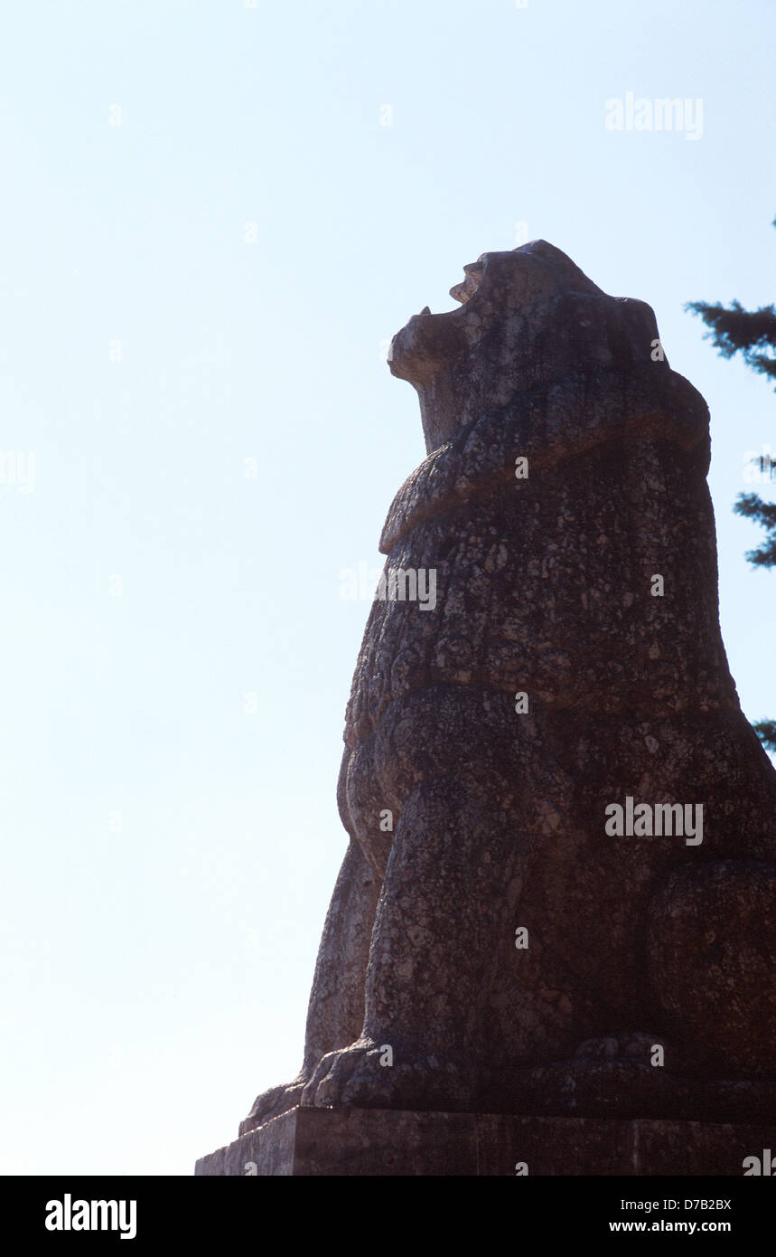 Roaring lion hi-res stock photography and images - Alamy