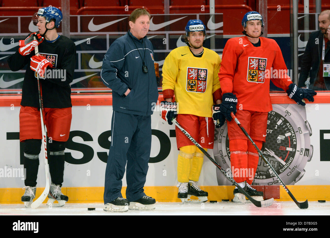 From left Czech ice hockey player Tomas Hertl, coach Alois Hadamczik
