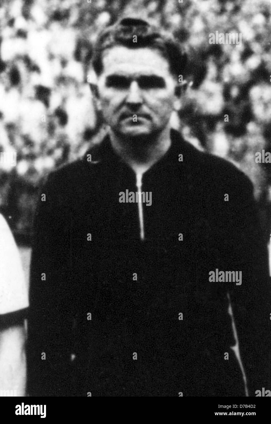 Toni Turek, photographed before the final match of the soccer world  championship on the 4th of July in 1954 in Bern. Germany won against  Hungary with 3:2 Stock Photo - Alamy