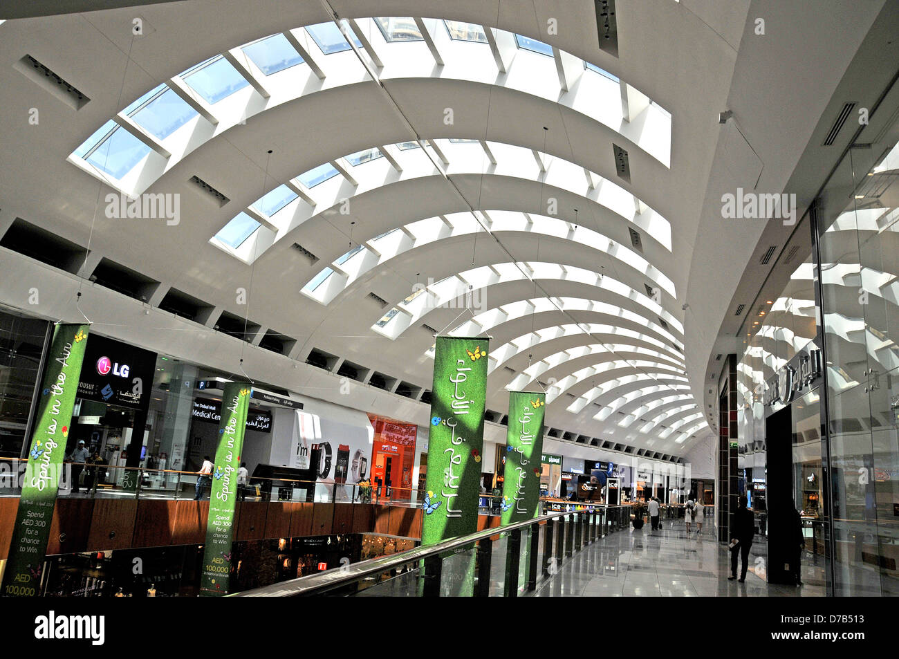 Dubai shopping mall hi-res stock photography and images - Alamy