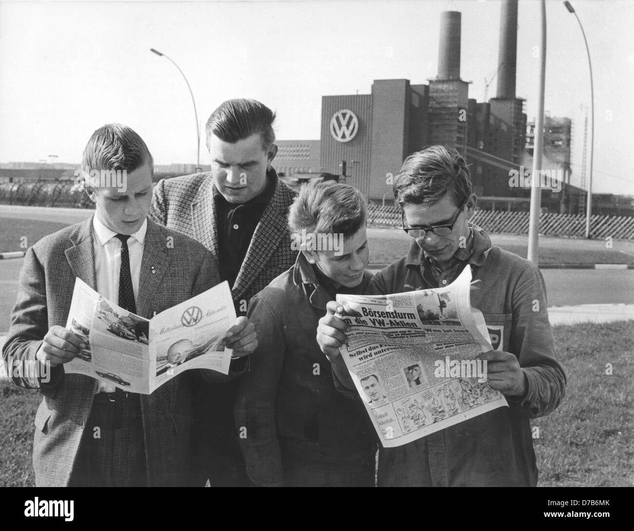 VW workers read a newspaper for VW shareholders on the 11th of April in 1961. Stock Photo