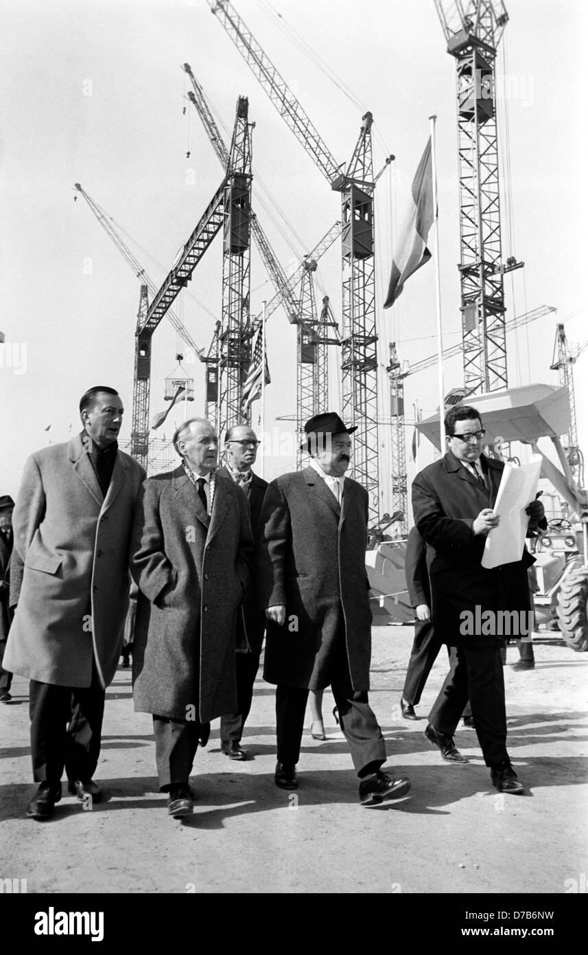 The 'Bauma', the International Trade Fair for Construction Machinery, opens on the 16th of March in 1963. The picture shows (r-l) Albrecht Bauer, Otto Schedl, Albert Bayerle and Karl Schulte on the official round tour. Stock Photo