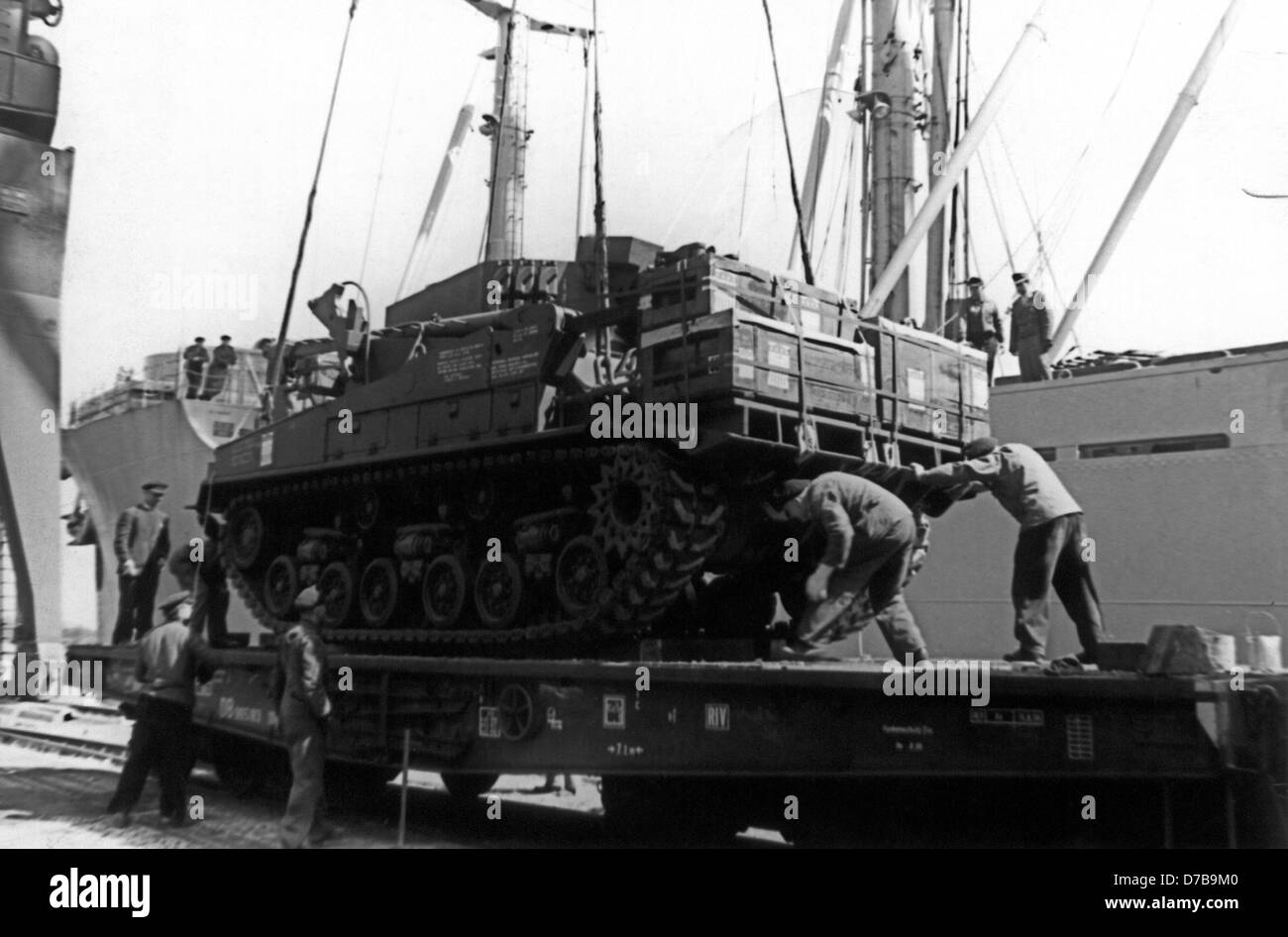A supply of heavy arms for the Federal Armed Forces, amongst them a tank, arrives on an American