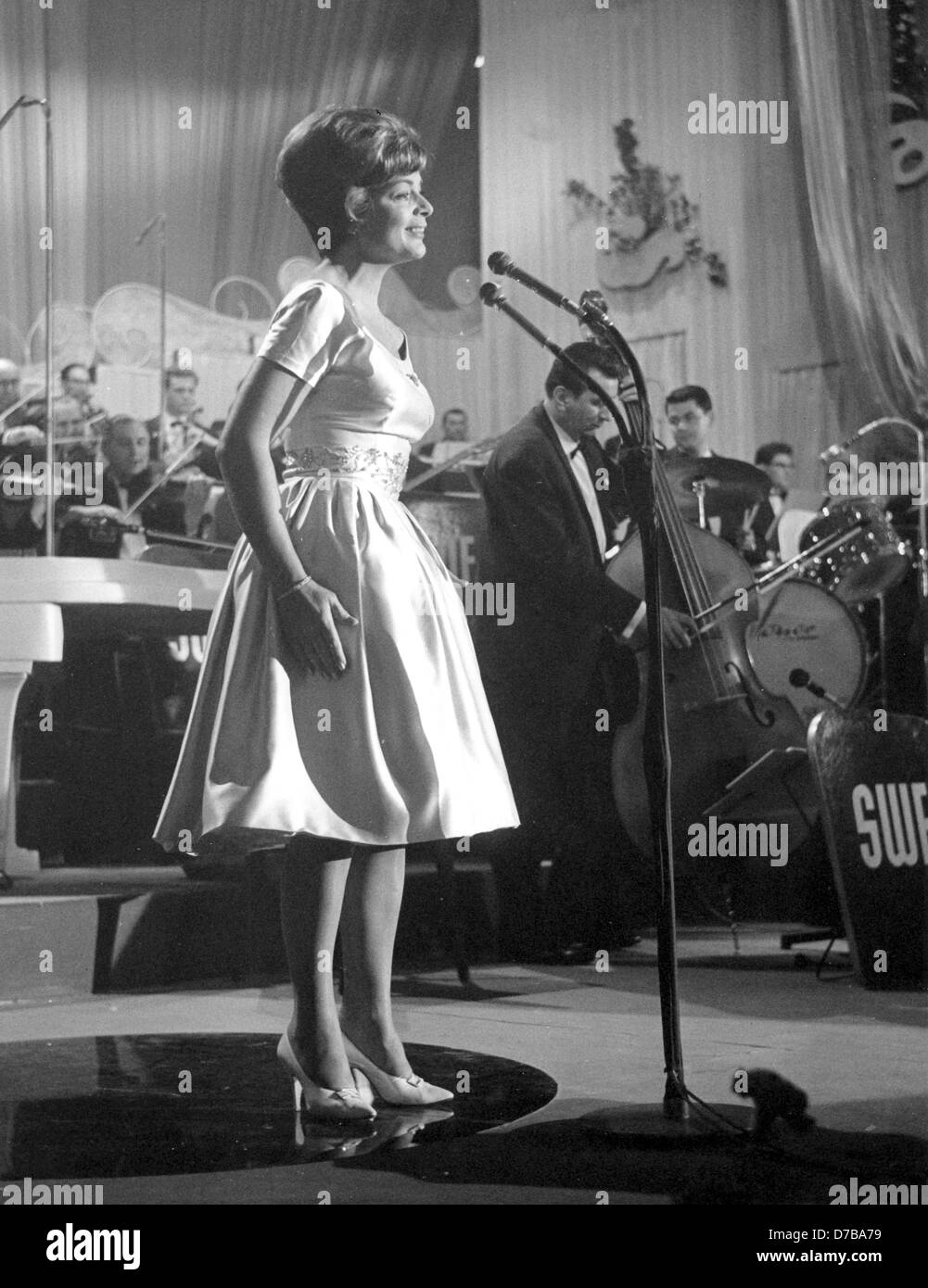 Singer Lys Assia during her performance at the German Folk Song Festival on the 04th of June in 1956 in Baden-Baden. Photo: Harry Flesch +++(c) dpa - Report+++ Stock Photo
