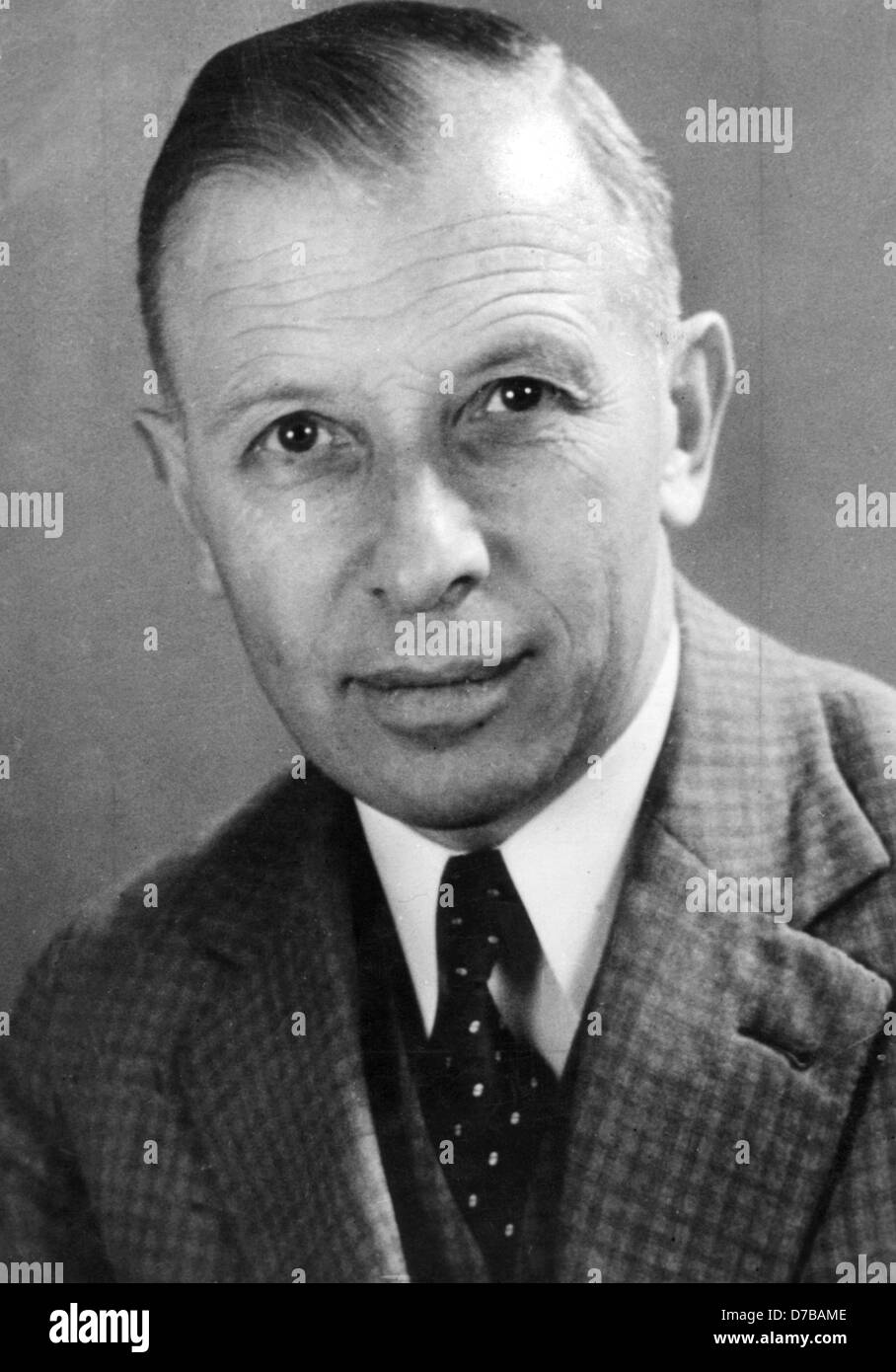 Adolf Heusinger in the year 1951. After having been on active service in the Third Reich and having been arrested after the attempted assassination of Hitler, Chancellor Konrad Adenauer charged him with setting up the Federal armed forces. He became Inspector General of the Bundeswehr in 195. Stock Photo