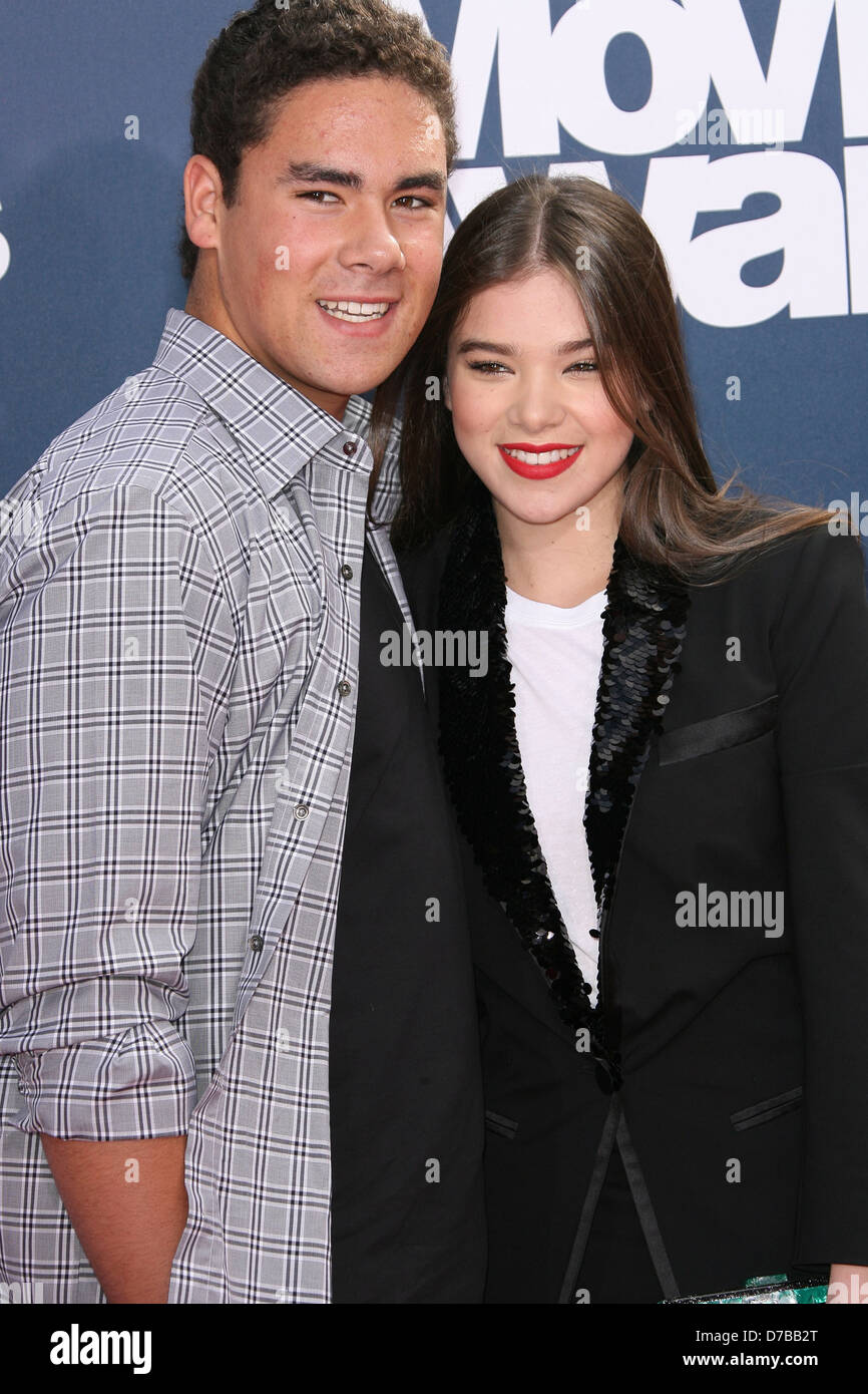 Hailee Steinfeld and brother Griffin Steinfeld 2011 MTV Movie Awards