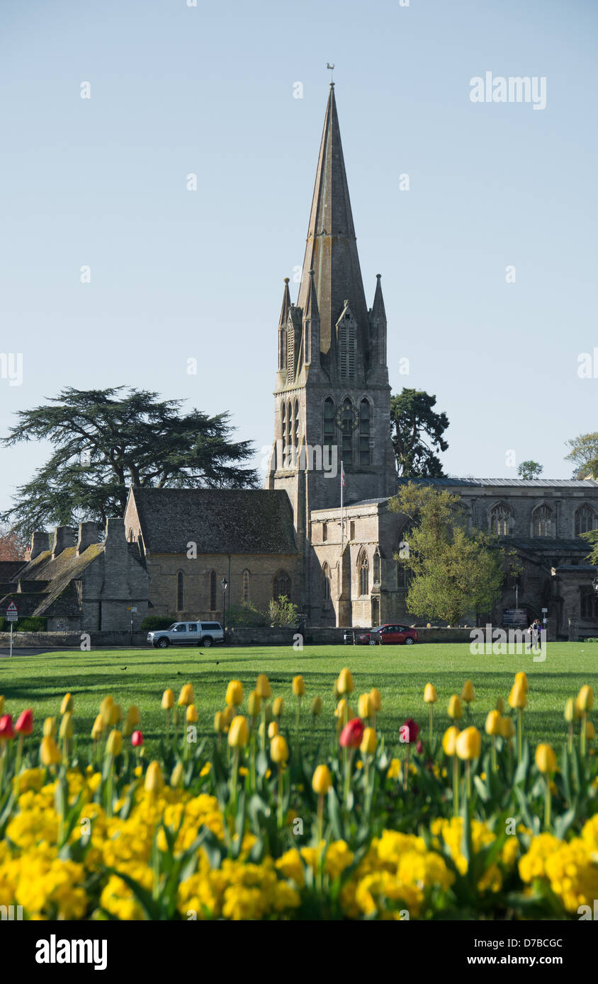 WITNEY, OXFORDSHIRE, UK. A view of Church Green and the Church of St. Mary the Virgin. 2013. Stock Photo