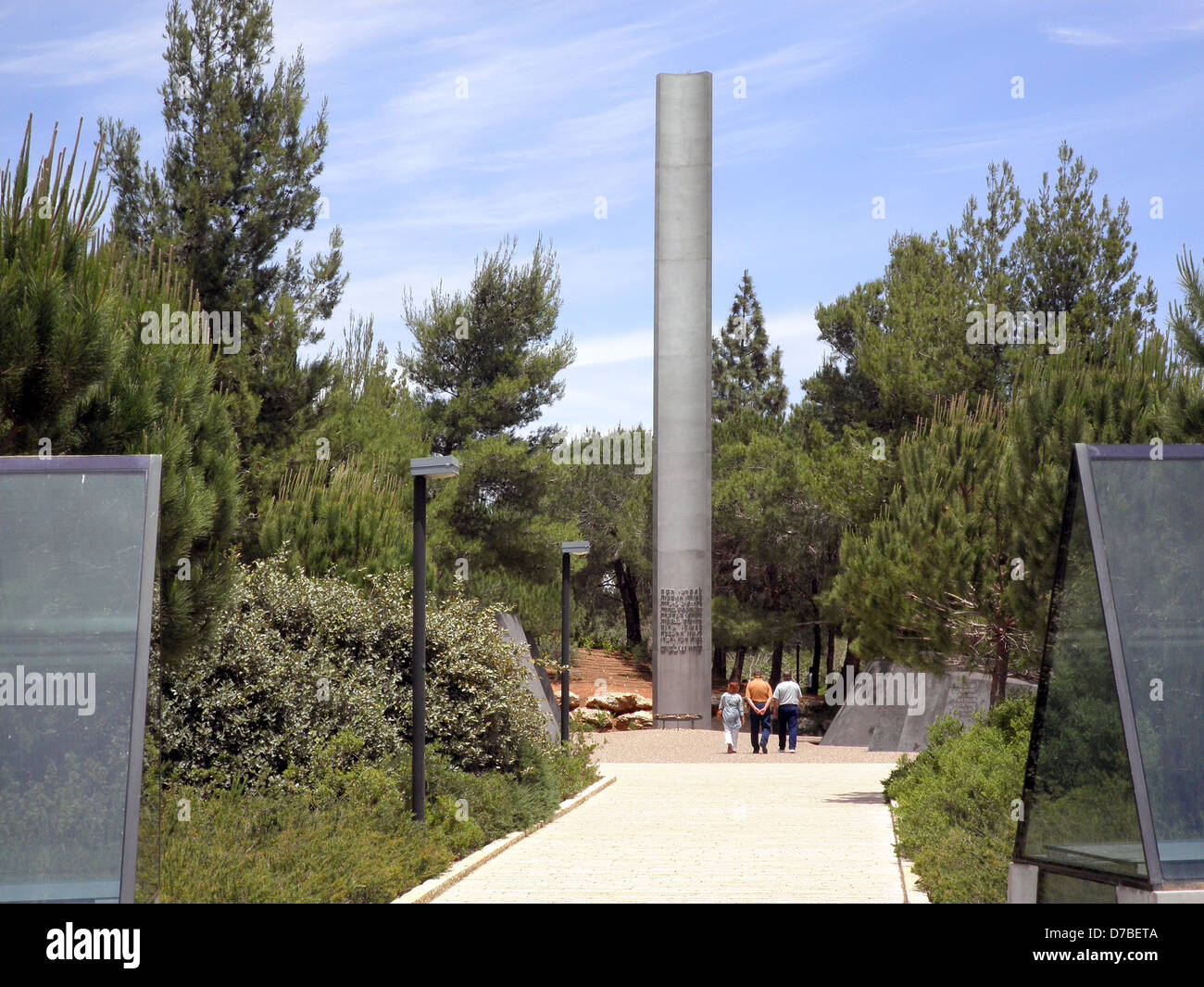 The pillar of Heroism at Yad Vashem Holocaust History Museum in Jerusalem Stock Photo
