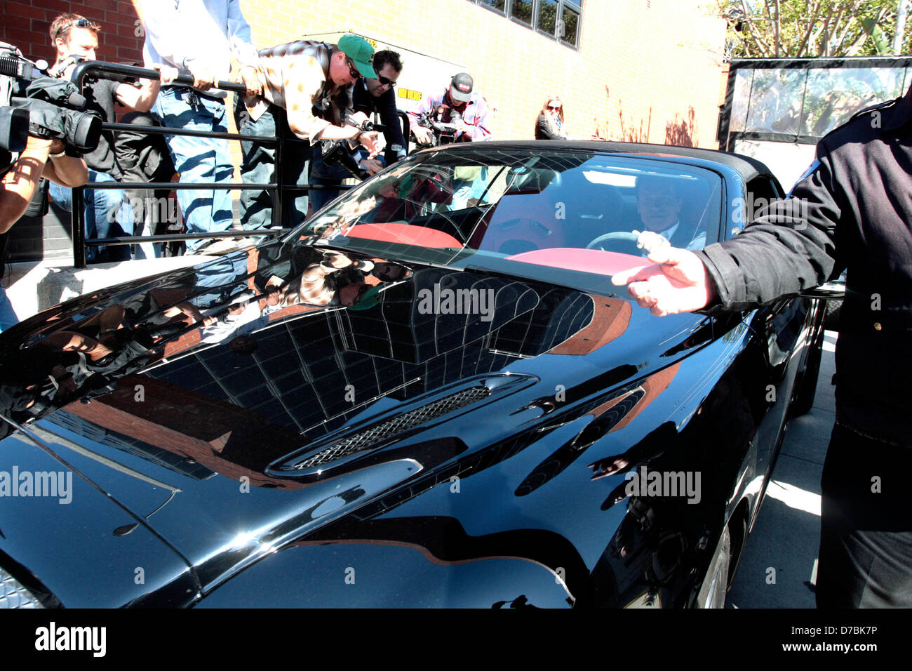 Arnold Schwarzenegger is seen avoiding the press as he leaves his office Los Angeles, California - 17.05.11 Stock Photo