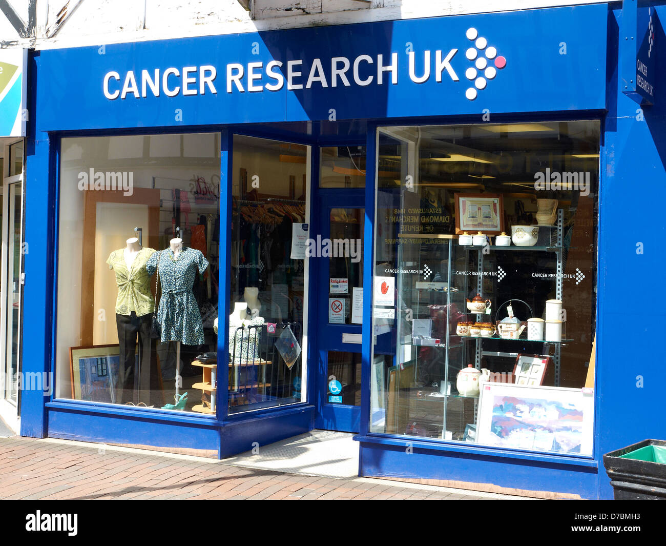 Cancer research uk logo hires stock photography and images Alamy