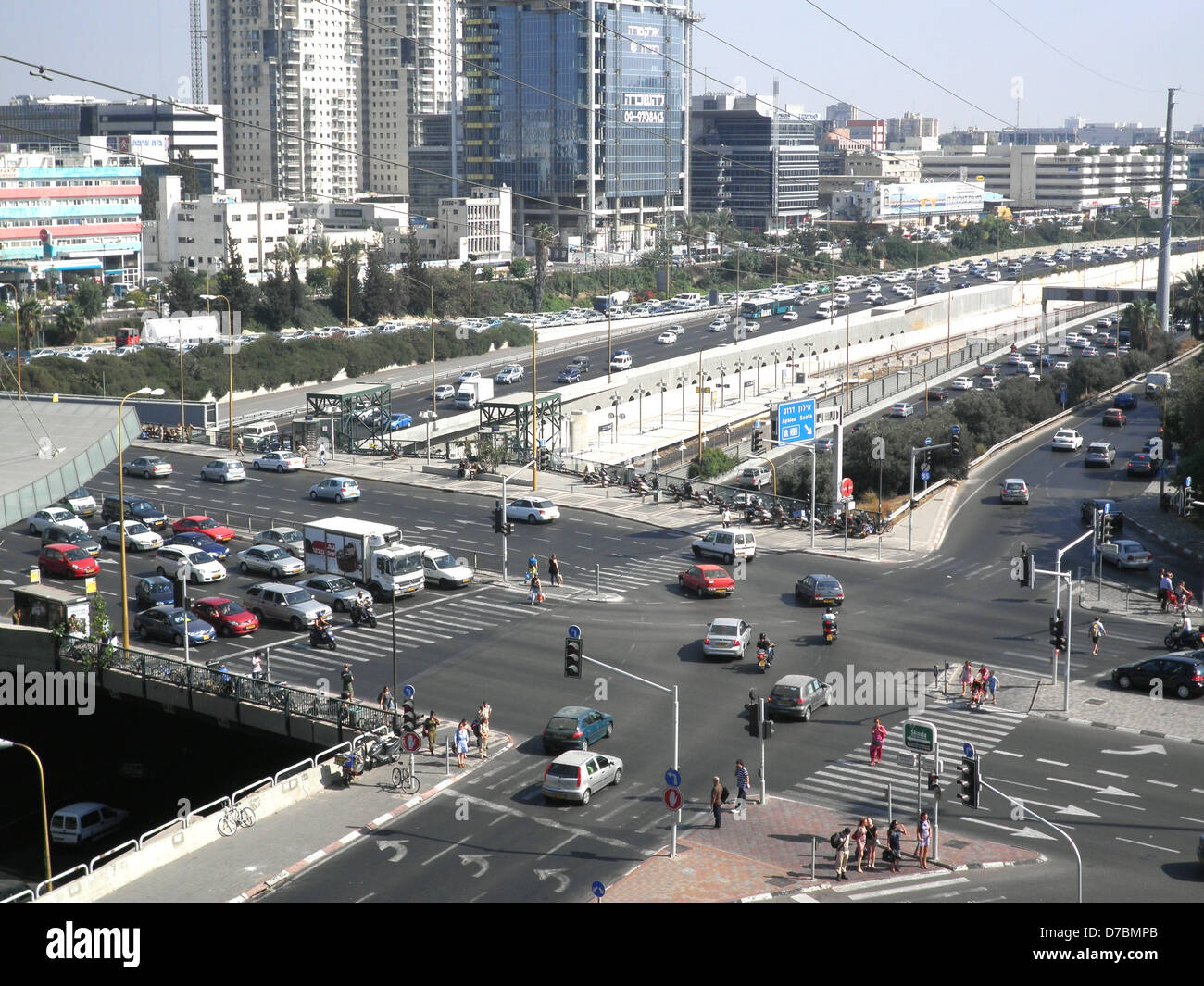 Pedestrians crossing the road at Ayalon highways and Derech HaShalom interchange in Tel Aviv Stock Photo