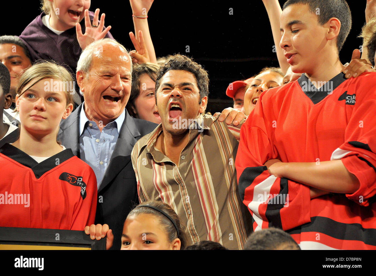 Jamel Debbouze presents the final trophy to the winners of &lsquo;Foundation