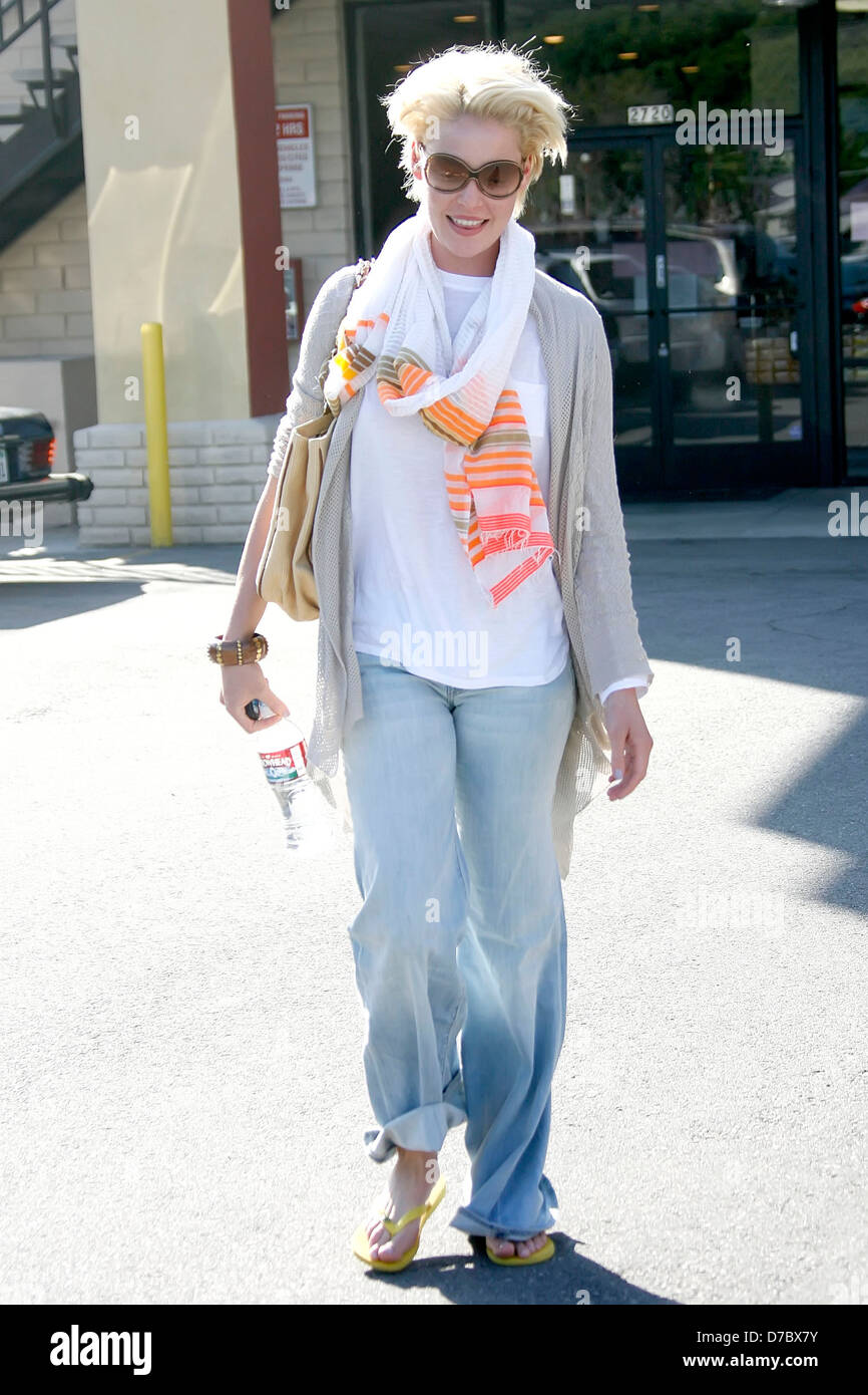 Katherine Heigl dressed in baggy clothing as she leaves Nail To Toe
