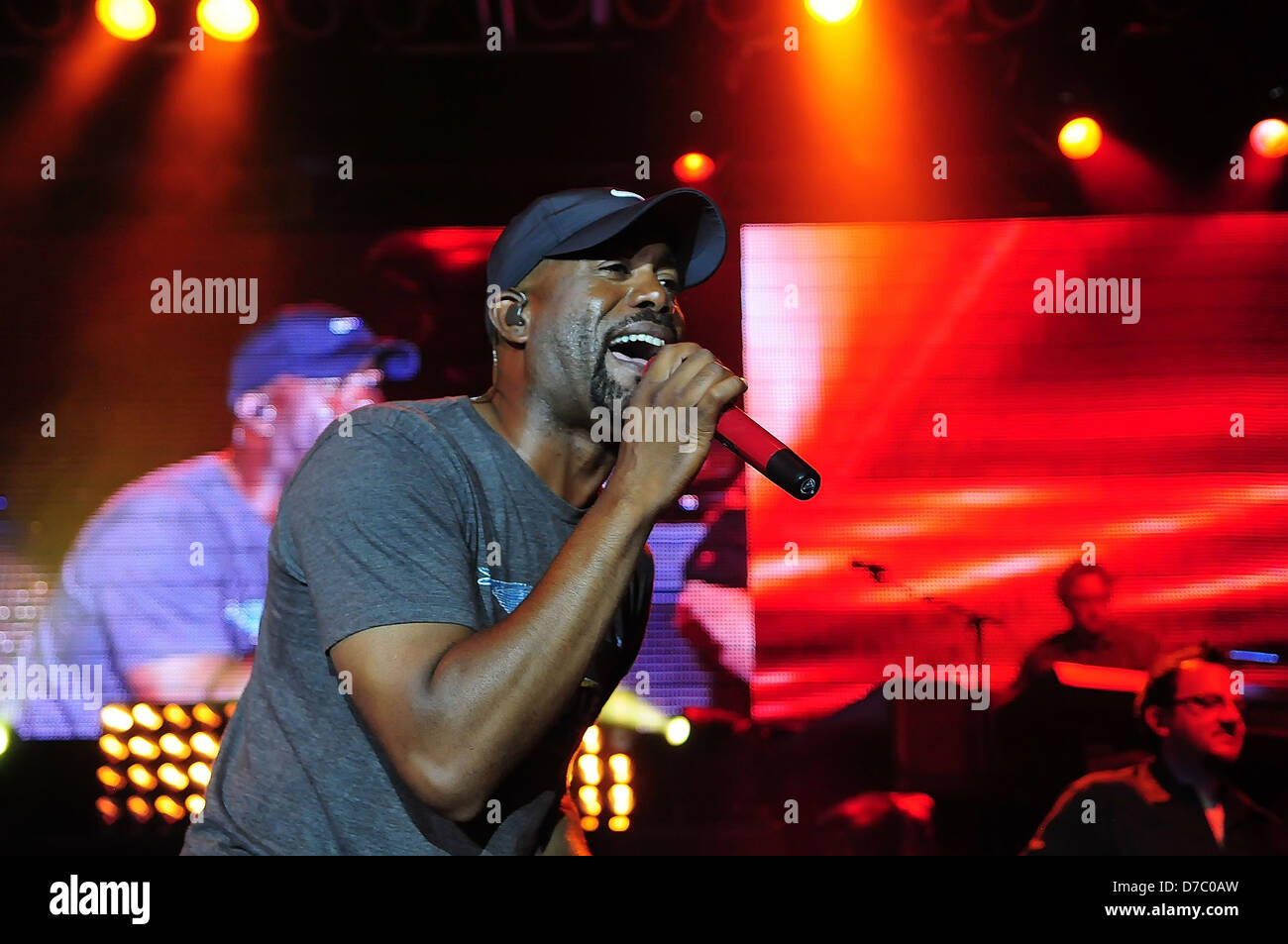 Darius Rucker Performance Darius Rucker performs at the Sunset Cove Amphitheatre Boca Raton ...