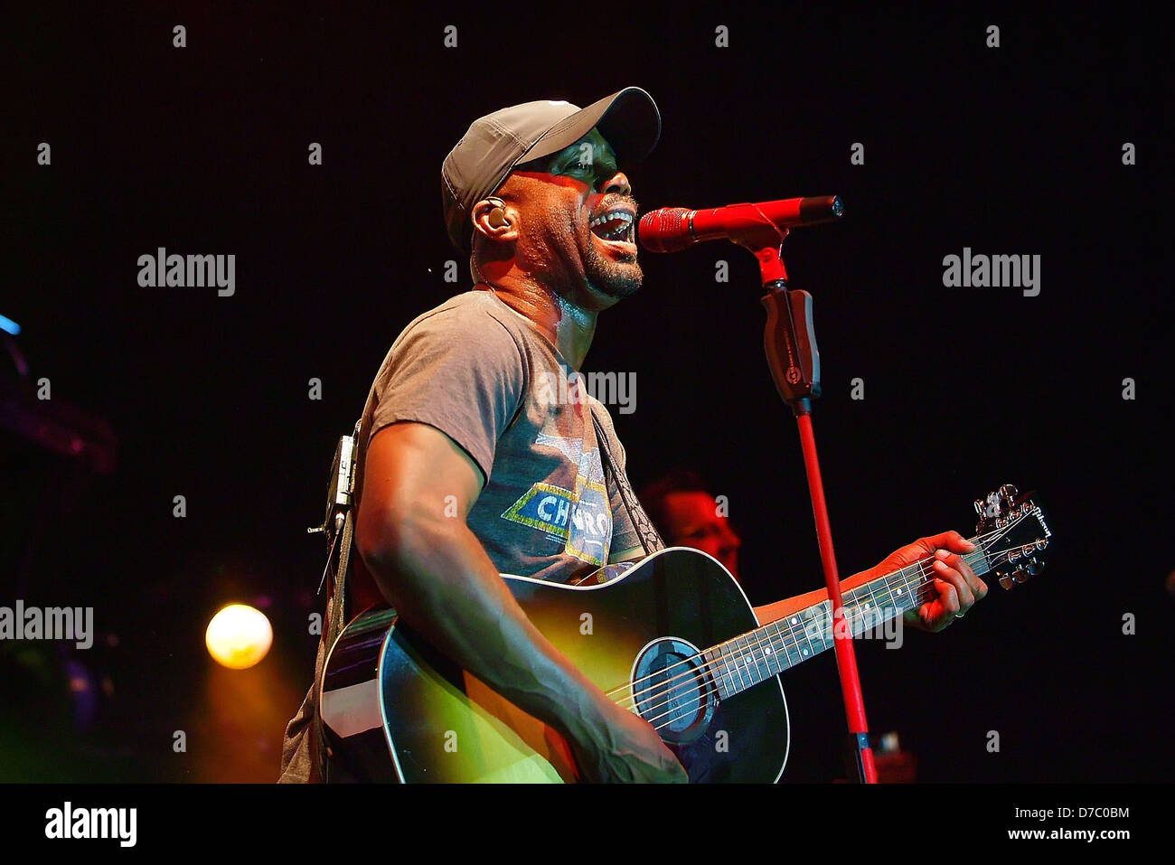 Darius Rucker Performance Darius Rucker performs at the Sunset Cove Amphitheatre Boca Raton ...