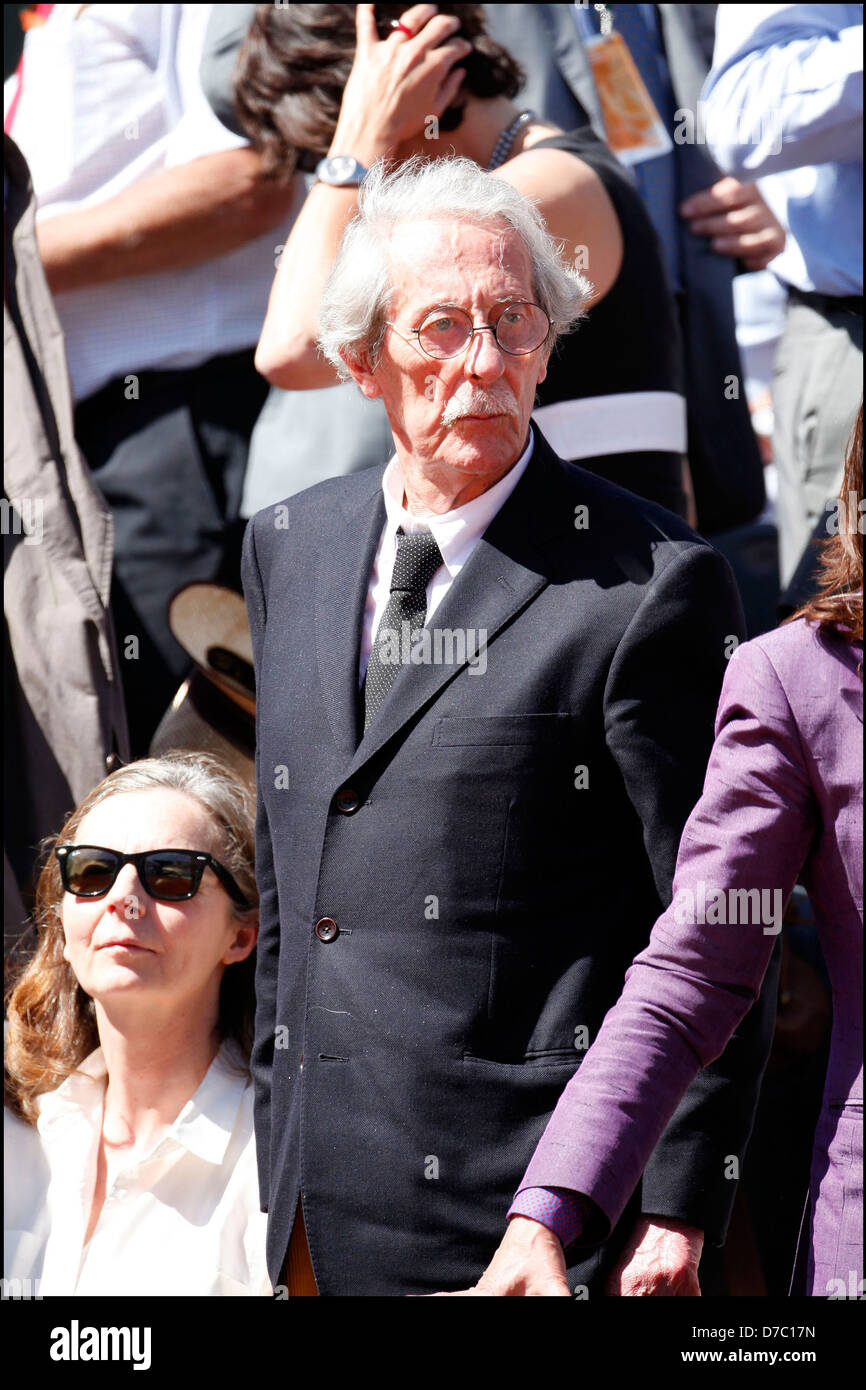 Jean Rochefort and his wife Delphine Gleize Celebrities at the 2011 Roland  Garros French Open Paris, France - 25.05.11 Stock Photo - Alamy