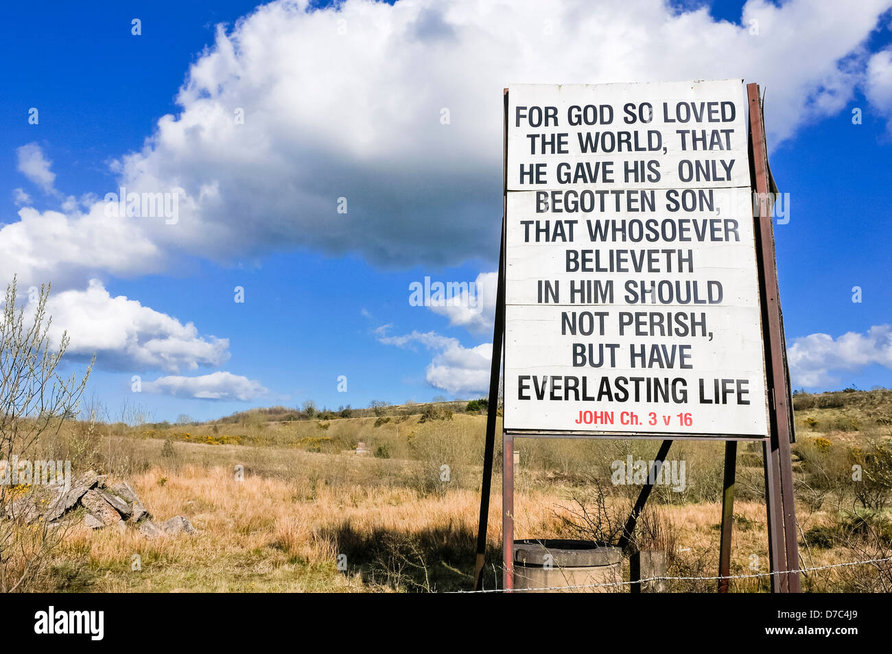 Religious sign typical of many erected in rural Protestant areas of Northern Ireland. 'For God so loved the world...' Stock Photo