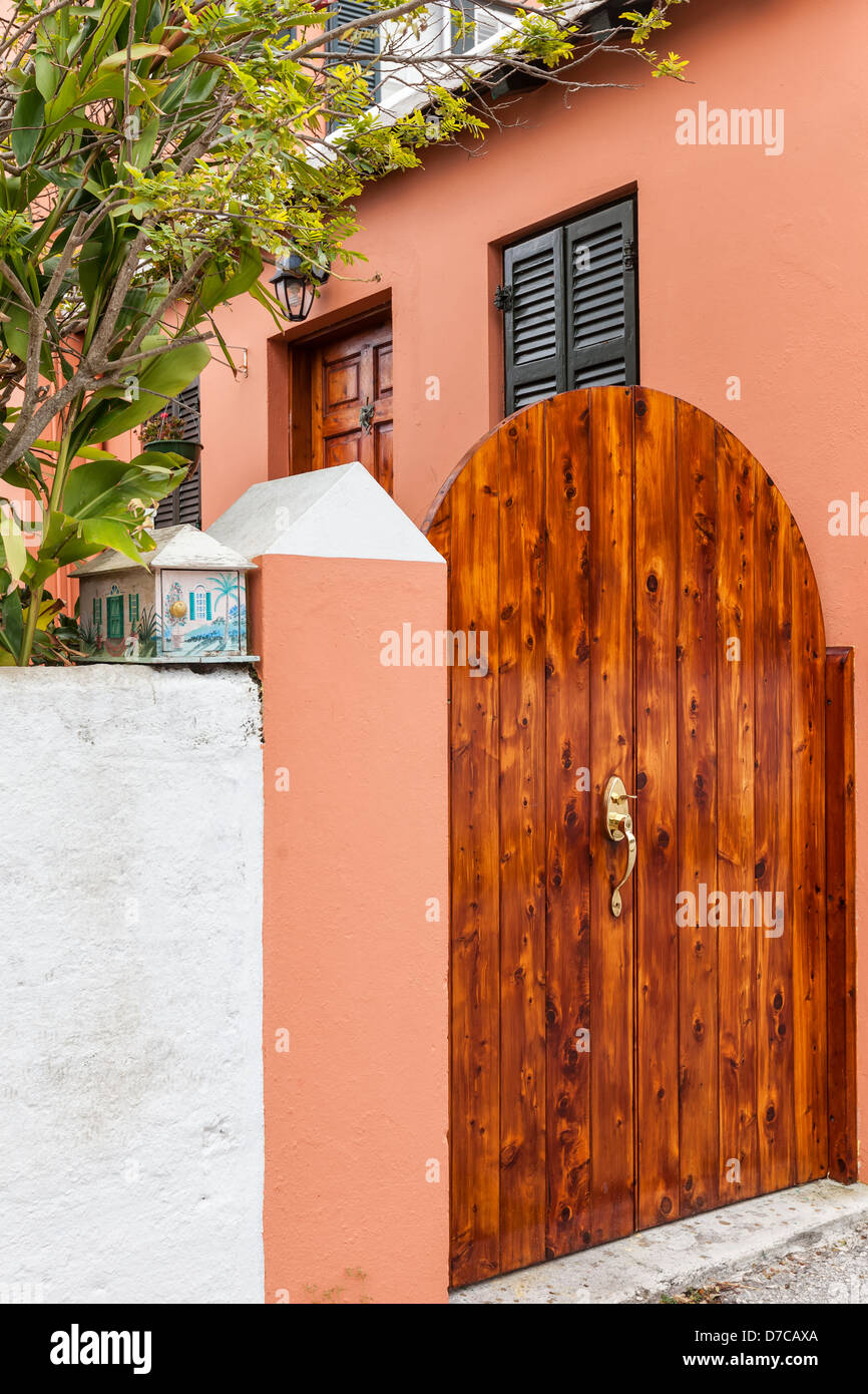 Garden gate and mailbox of an old Bermuda home Stock Photo Alamy