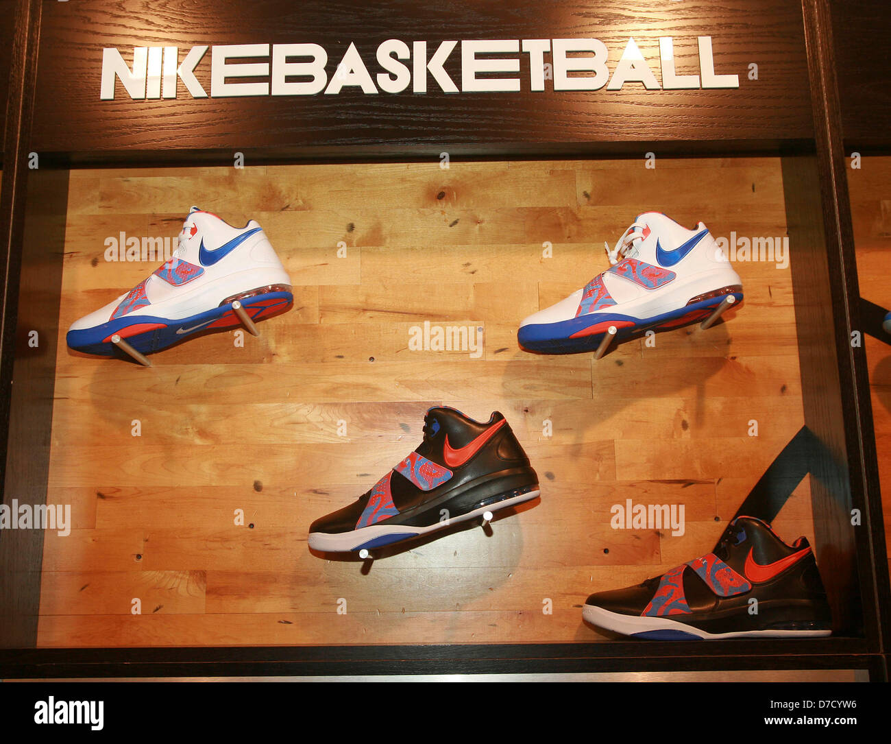 Amare Stoudemire showcases a sampling of his very own shoe collection  including the new Nike Air Max Sweep at Foot Locker Stock Photo - Alamy