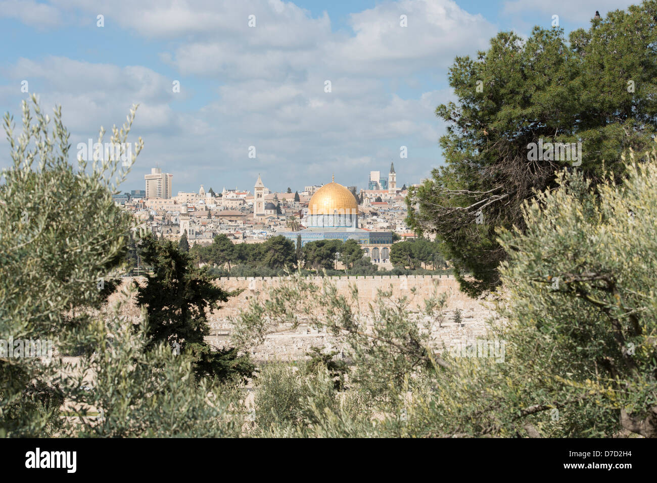 The Golden dome of the Islamic Dome of the Rock inside the old city walls in Jerusalem, Israel Stock Photo