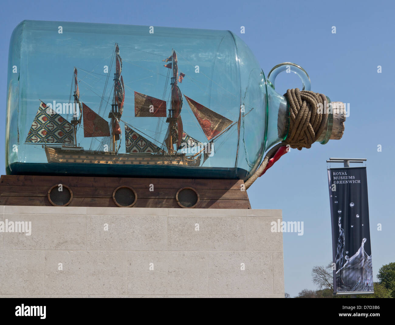 Artist Yinka Shonibare Nelson S Ship In A Bottle Displayed At