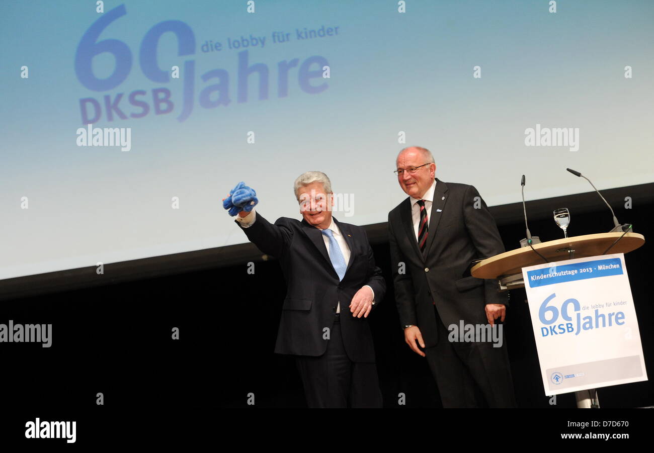 A HANDOUT picture dated 03 May 2013 shows German President Joachim Gauck (L) wave with a stuffed blue elephant on the stage during the 60th anniversary of German Child Protection League (DKSB) in Munich, Germany. Next to him stands the President of DKSB Heinz Hilgers. DKSB has more thanh 50,000 members. Photo: Deutscher Kinderschutzbund e.V./Tobias Hase Stock Photo