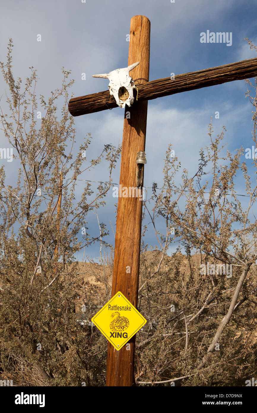 A rattle snake crossing sign next to route 66 in  Hackberry, Arizona, USA Stock Photo