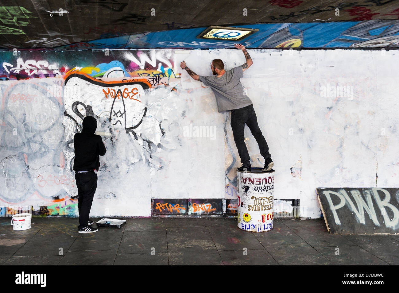 May 4th 2013 at the Southbank Centre, London. Skateboarders prepare the Undercroft in readiness for their three day protest at losing their skateboard facilities on the Southbank in London.  Photographer: Gordon Scammell/Alamy Live News Stock Photo