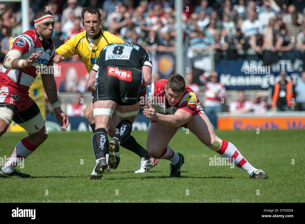 Exeter's Number 8, Richard Baxter (C) charges into the tackle during ...