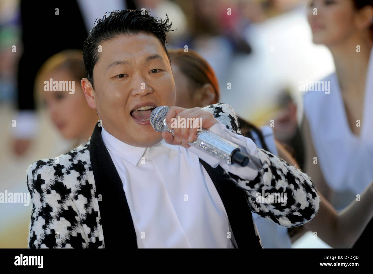 Psy korean singer High Resolution Stock Photography and Images - Alamy