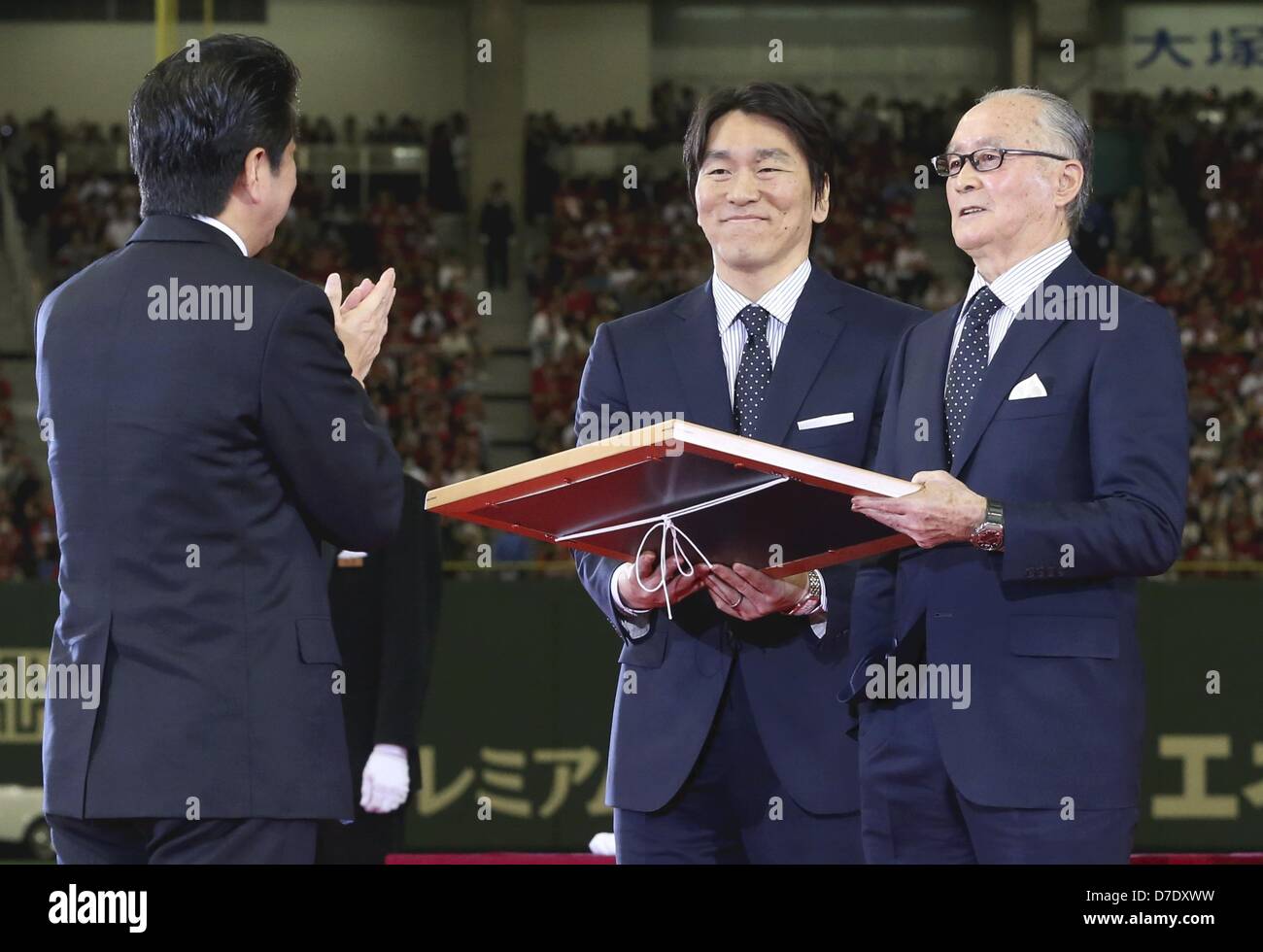 May 5, 2013 - Tokyo, Japan - Former Yomiuri Giants slugger Shigeo Nagashima, right, accompanied by former Giants and New York Yankees outfielder Hideki Matsui, center, holds the People's Honor Award presented by Prime Minister Shinzo Abe, left, at the Tokyo Dome in Tokyo, Sunday, May 5, 2013. Matsui and his former manager with the Giants, Nagashima, received the award, which is bestowed on those who have made significant achievements in their careers and are beloved by the public. (Credit Image Â©Tsuyoshi Matsumoto, Pool)/Jana Press/ZUMApress.com) (Credit Image: © Yoshikazu Okunishi/Jana Press Stock Photo