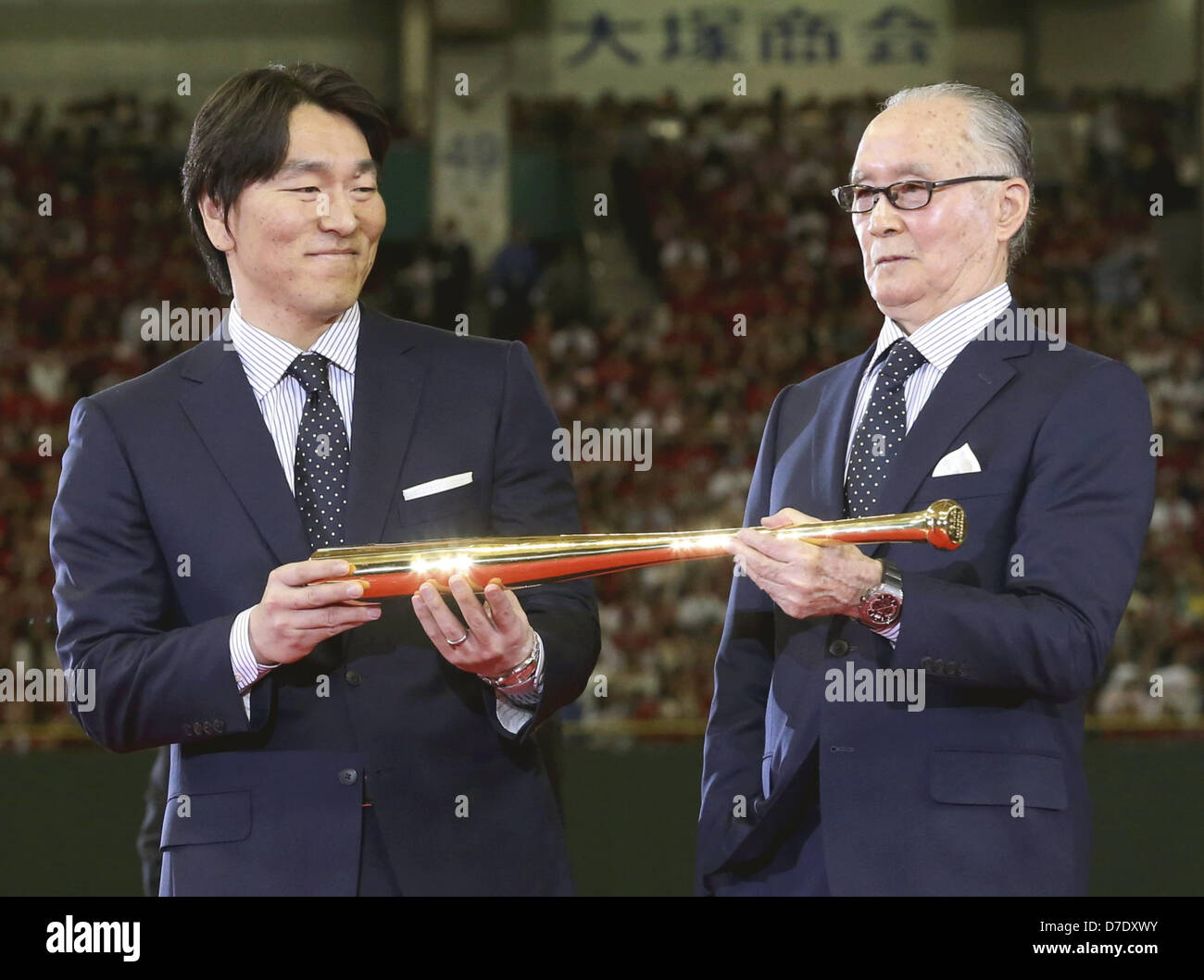 May 5, 2013 - Tokyo, Japan - Former Yomiuri Giants slugger Shigeo Nagashima, right, accompanied by former Giants and New York Yankees outfielder Hideki Matsui, holds a golden bat presented by Prime Minister Shinzo Abe, not in the photo, at the Tokyo Dome in Tokyo, Sunday, May 5, 2013. Matsui and his former manager with the Giants, Nagashima, received the People's Honor Award, which is bestowed on those who have made significant achievements in their careers and are beloved by the public. (Credit Image Â©Tsuyoshi Matsumoto, Pool)/Jana Press/ZUMApress.com) (Credit Image: © Yoshikazu Okunishi/Jan Stock Photo