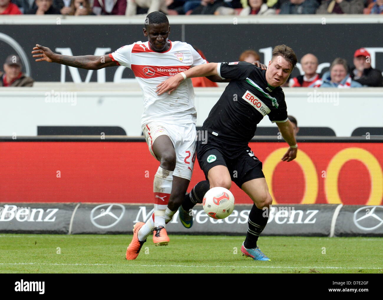 Stuttgart's Antonio Ruediger (L) and Fuerth's Felix Klaus vie for the ball during the Bundesliga soccer match between VfB Stuttgart and SpVgg Greuther Fuerth at Mercedes-Benz Arena in Stuttgart, Germany, 04 May 2013. Photo: Bernd Weissbrod Stock Photo
